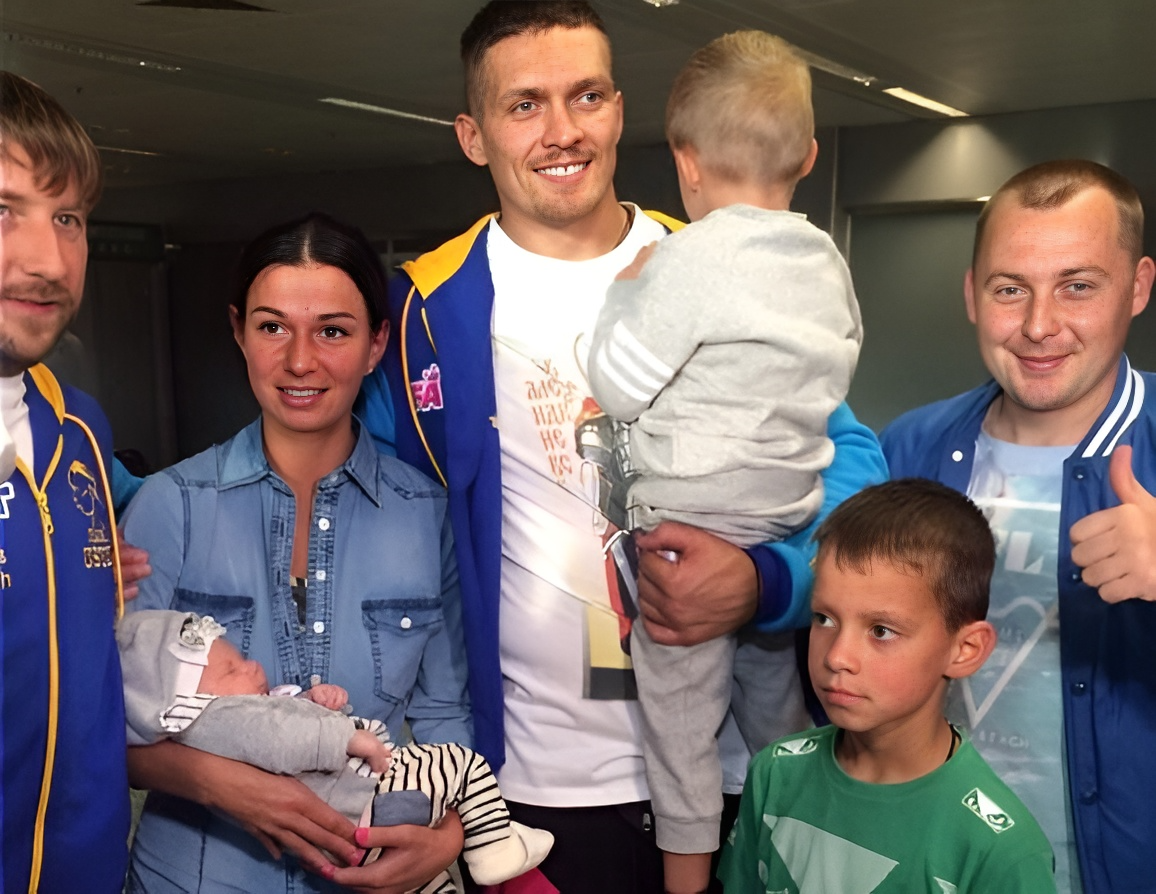 Oleksandr Usyk with his family after the fight