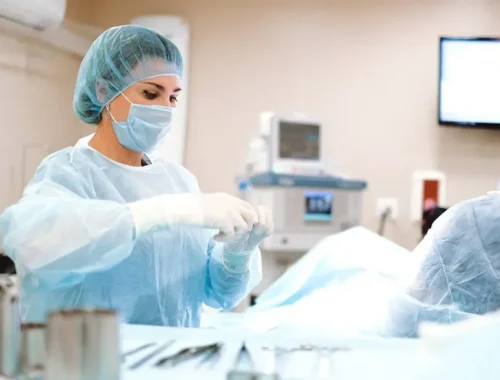 Лікар в білому халаті
